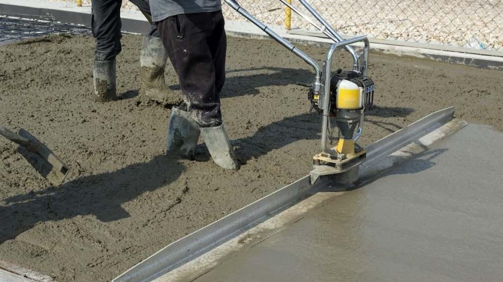 LIGHTWEIGHT AND CONCRETE SCREEDS